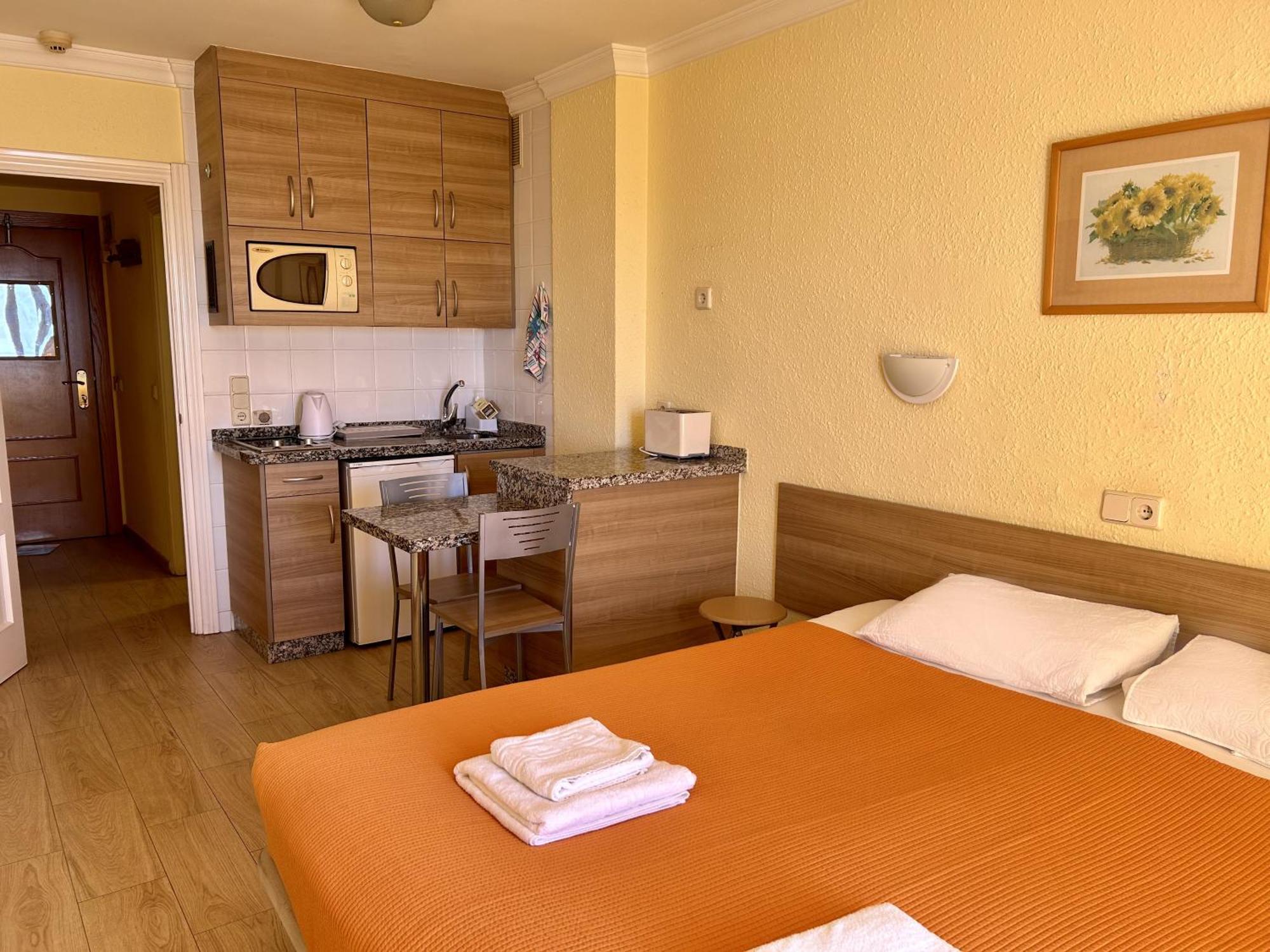 Stella Maris Estrella Del Mar Ecobeach Фуeнхирола Екстериор снимка